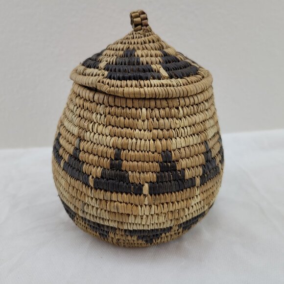 VTG African Lidded Basket 7" Traditional Zulu Hand Woven & Natural Dyes - Picture 4 of 12